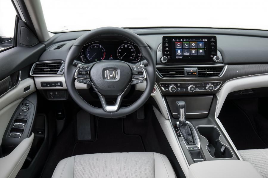 Торпедо Honda Accord Touring 1.5T 2017 года  (NA) (фото 15 из 33)